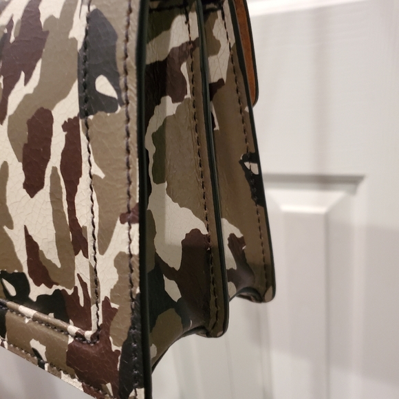 Authentic Miu Miu Craquele St camo Crossbody - Picture 8 of 16